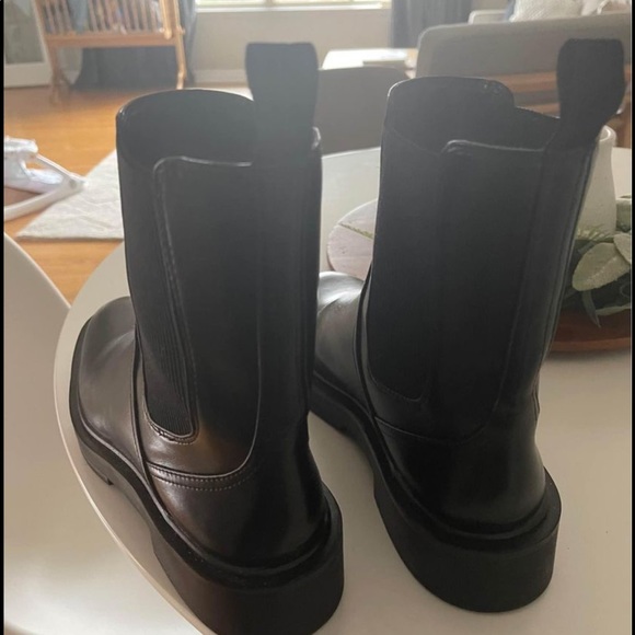 Black Chelsea boots - Picture 4 of 4